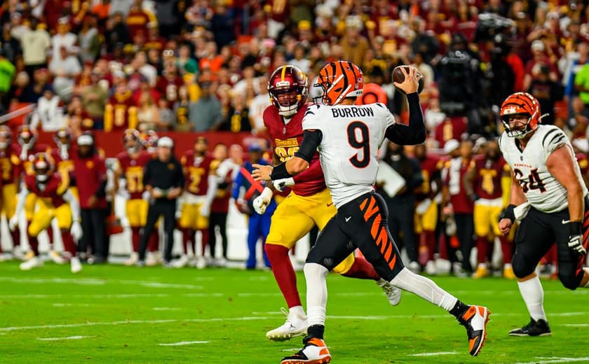 Burrow throwing the ball during the Washington Commanders against the Cincinnati Bengals on August 18, 2025